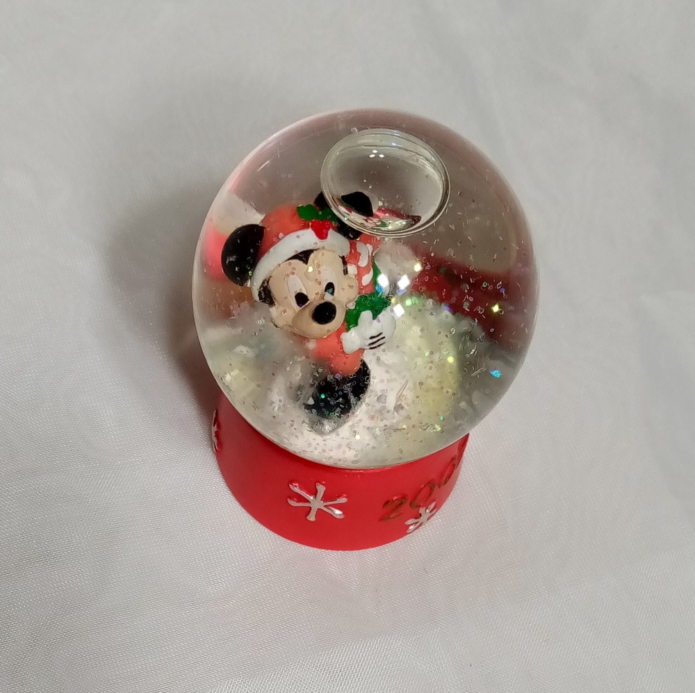 Disney Mickey Mouse 2007 Mini Snow Globe Collectable 2.5" H - Picture 2 of 8